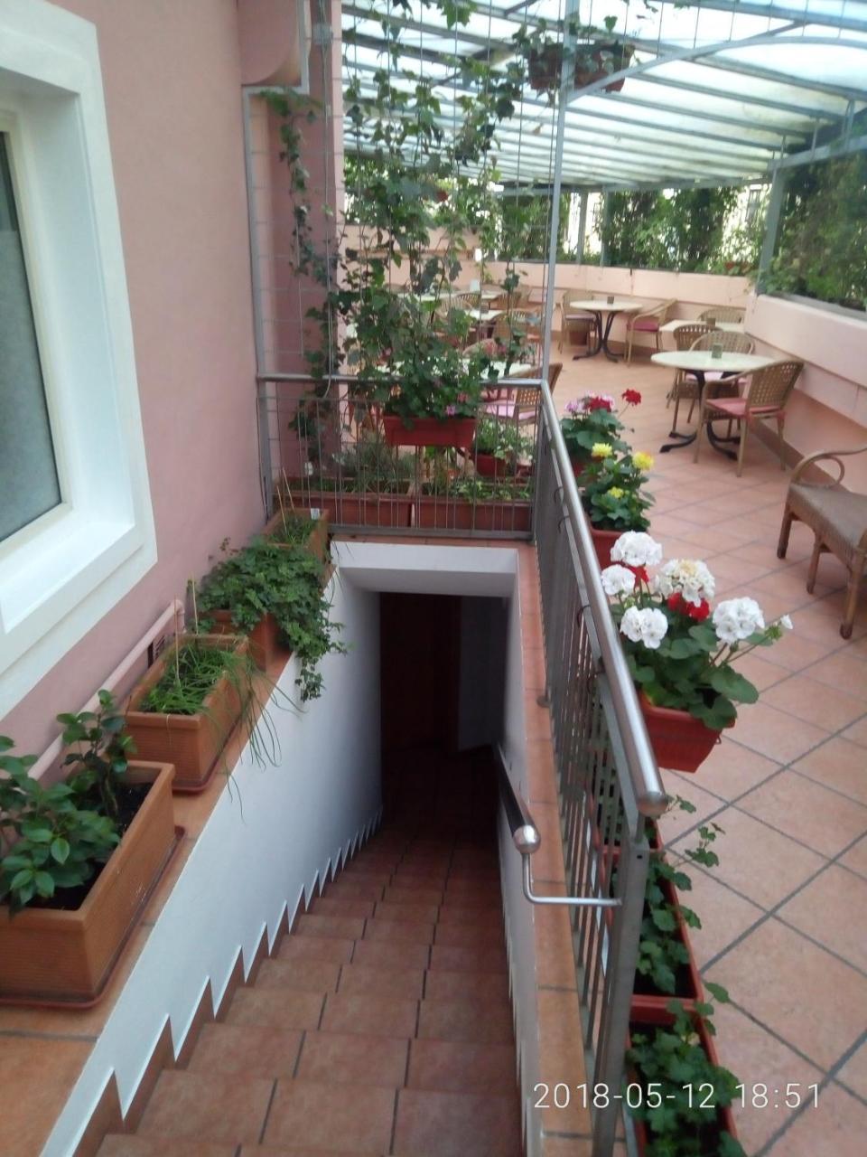 Gasthof Mondschein Hotel Merano Exterior foto